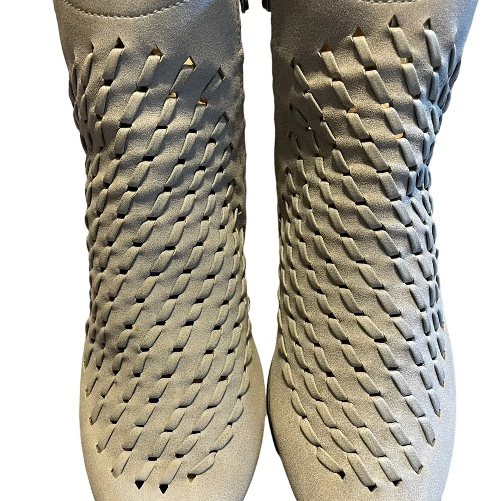 Blowfish Grey Ankle Booties w/Weave Detail & Side Zipper - Sz 6 - Picture 4 of 11